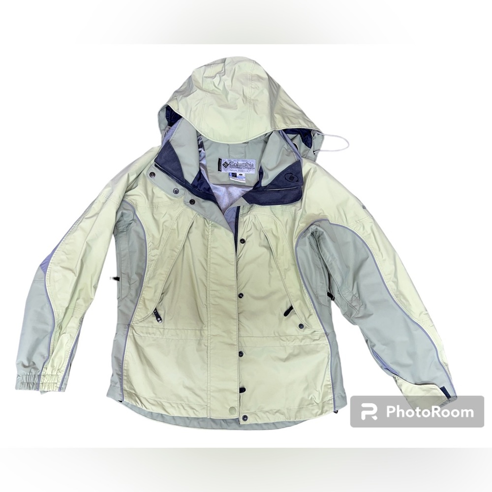 Woman’s Columbia ski/snowboarding Jacket green and gray